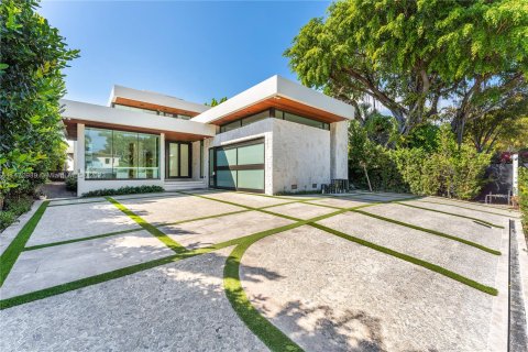 Villa ou maison à vendre à Miami Beach, Floride: 7 chambres, 721.57 m2 № 784607 - photo 10