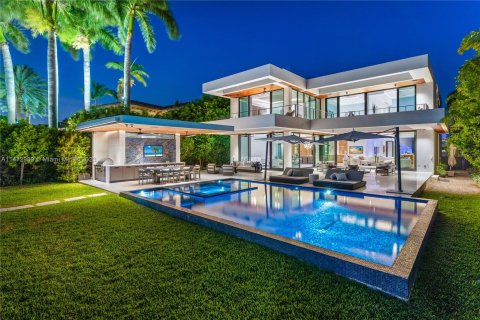 Villa ou maison à vendre à Miami Beach, Floride: 7 chambres, 721.57 m2 № 784607 - photo 2