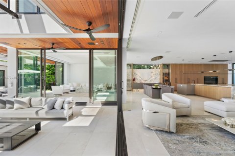 Villa ou maison à vendre à Miami Beach, Floride: 7 chambres, 721.57 m2 № 784607 - photo 20