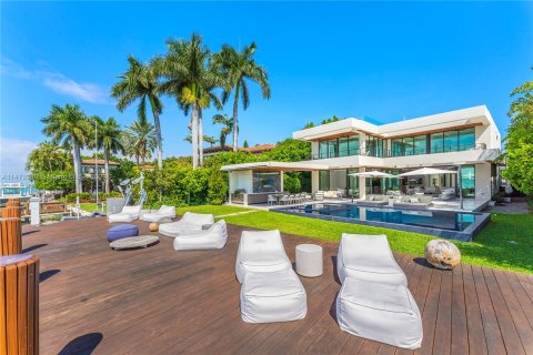Villa ou maison à vendre à Miami Beach, Floride: 7 chambres, 721.57 m2 № 784607 - photo 12