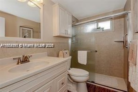 Condo in Hallandale Beach, Florida, 2 bedrooms  № 1351967 - photo 7