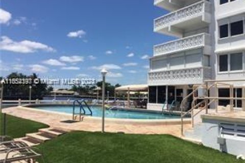 Copropriété à vendre à Hallandale Beach, Floride: 2 chambres, 111.48 m2 № 1351967 - photo 11