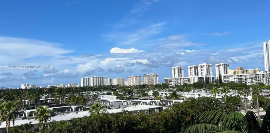 Condo in Hallandale Beach, Florida, 1 bedroom  № 1345118