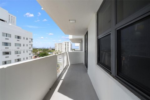 Copropriété à louer à Miami Beach, Floride: 2 chambres, 81.2 m2 № 1345157 - photo 18