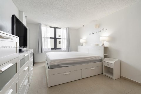 Copropriété à louer à Miami Beach, Floride: 2 chambres, 81.2 m2 № 1345157 - photo 28