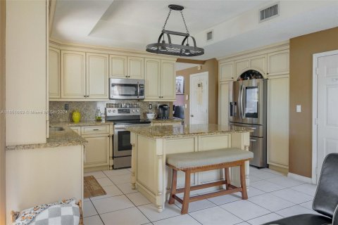 Casa en venta en Miami, Florida, 5 dormitorios, 234.02 m2 № 1345081 - foto 5