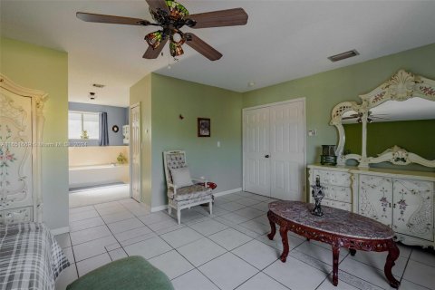 Casa en venta en Miami, Florida, 5 dormitorios, 234.02 m2 № 1345081 - foto 17