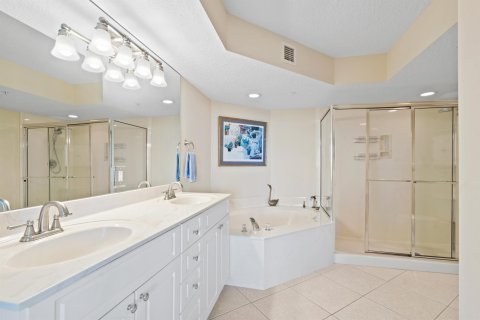 Condo in Hutchinson Island South, Florida, 3 bedrooms  № 1216163 - photo 27