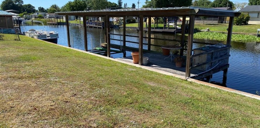 House in Okeechobee, Florida 2 bedrooms, 211.54 sq.m. № 1122060