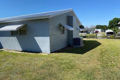 Villa ou maison à vendre à Okeechobee, Floride: 2 chambres, 211.54 m2 № 1122060 - photo 5