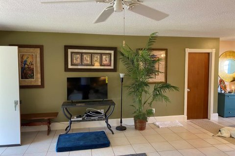 House in Okeechobee, Florida 2 bedrooms, 211.54 sq.m. № 1122060 - photo 6