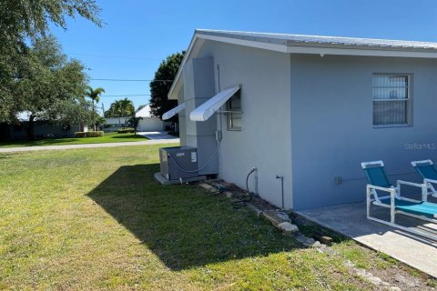 House in Okeechobee, Florida 2 bedrooms, 211.54 sq.m. № 1122060 - photo 4