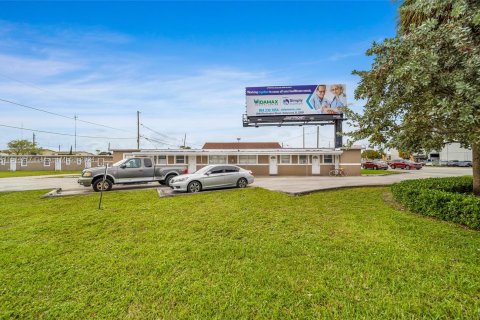 Commercial property in West Park, Florida № 948678 - photo 12