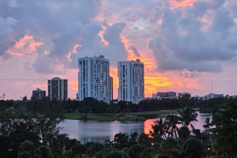 Condominio en venta en Aventura, Florida, 3 dormitorios, 212.75 m2 № 1355125 - foto 1