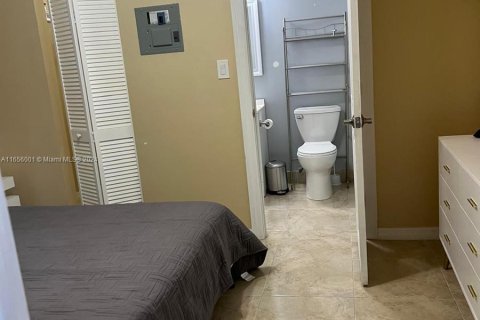 Apartamento en alquiler en Miami, Florida, 1 dormitorio № 1355126 - foto 5