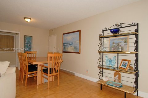 Condominio en venta en Fort Lauderdale, Florida, 1 dormitorio, 83.61 m2 № 1355127 - foto 17