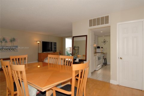 Condominio en venta en Fort Lauderdale, Florida, 1 dormitorio, 83.61 m2 № 1355127 - foto 16