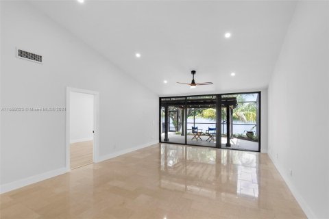 Townhouse in Miami, Florida 3 bedrooms, 136.01 sq.m. № 1355168 - photo 9