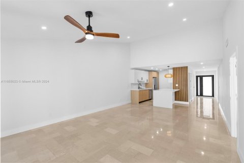 Townhouse in Miami, Florida 3 bedrooms, 136.01 sq.m. № 1355168 - photo 11