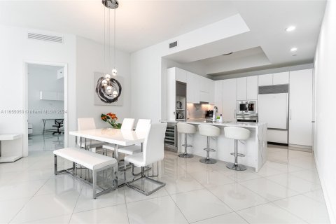 Copropriété à louer à Sunny Isles Beach, Floride: 3 chambres, 182.27 m2 № 1352209 - photo 10