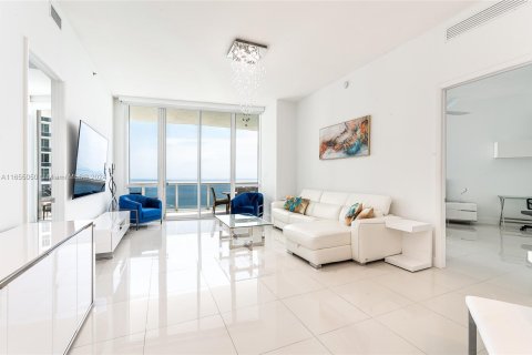 Copropriété à louer à Sunny Isles Beach, Floride: 3 chambres, 182.27 m2 № 1352209 - photo 2