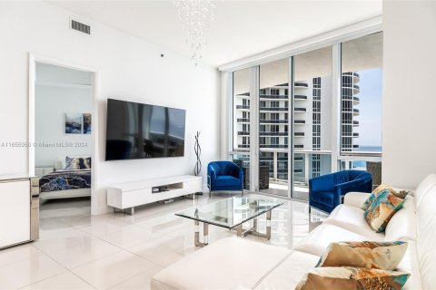 Condominio en alquiler en Sunny Isles Beach, Florida, 3 dormitorios, 182.27 m2 № 1352209 - foto 4