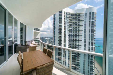 Copropriété à louer à Sunny Isles Beach, Floride: 3 chambres, 182.27 m2 № 1352209 - photo 7