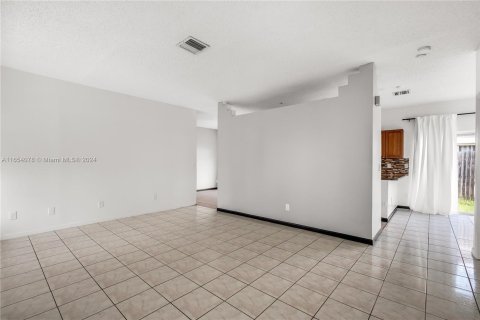 Villa ou maison à vendre à Cutler Bay, Floride: 3 chambres, 131.18 m2 № 1351954 - photo 4