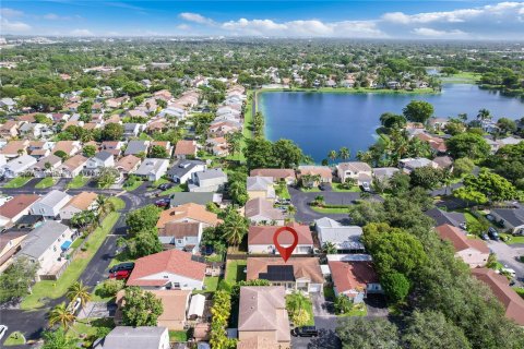 House in Cutler Bay, Florida 3 bedrooms, 131.18 sq.m. № 1351954 - photo 2