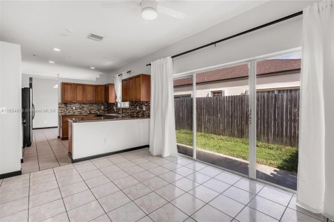 Casa en venta en Cutler Bay, Florida, 3 dormitorios, 131.18 m2 № 1351954 - foto 9