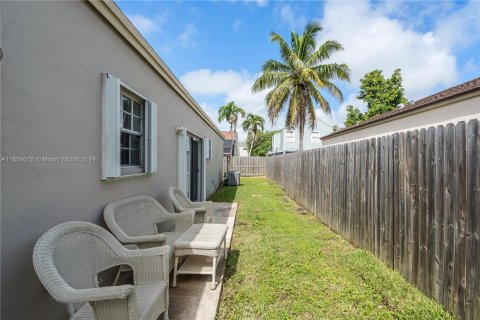 Villa ou maison à vendre à Cutler Bay, Floride: 3 chambres, 131.18 m2 № 1351954 - photo 27