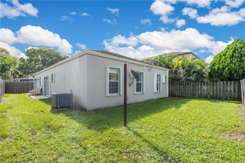 Villa ou maison à vendre à Cutler Bay, Floride: 3 chambres, 131.18 m2 № 1351954 - photo 28