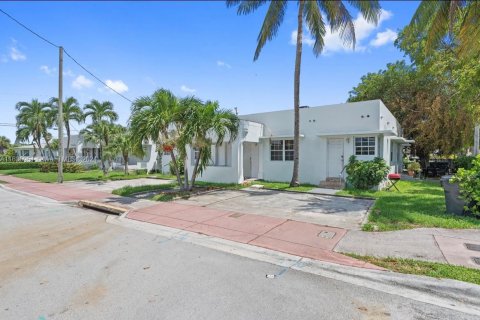 Commercial property in Miami Beach, Florida 257.06 sq.m. № 1321345 - photo 11