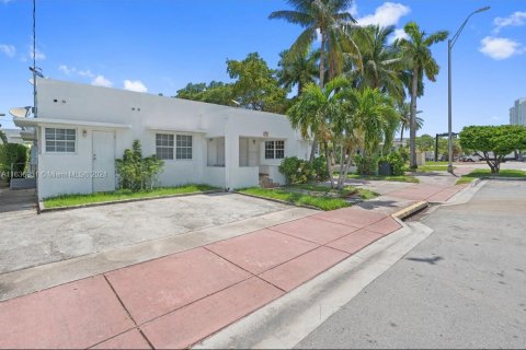 Commercial property in Miami Beach, Florida 257.06 sq.m. № 1321345 - photo 15