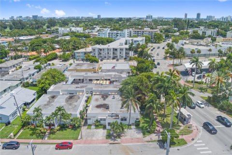 Commercial property in Miami Beach, Florida 257.06 sq.m. № 1321345 - photo 1