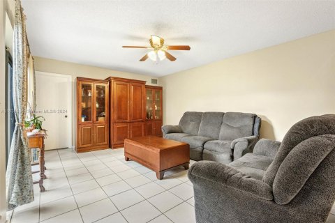 Touwnhouse à vendre à Tamarac, Floride: 3 chambres, 138.24 m2 № 1321344 - photo 2