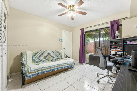 Touwnhouse à vendre à Tamarac, Floride: 3 chambres, 138.24 m2 № 1321344 - photo 4