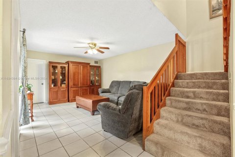 Touwnhouse à vendre à Tamarac, Floride: 3 chambres, 138.24 m2 № 1321344 - photo 5