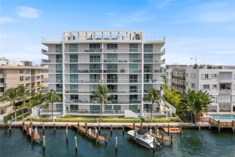 Condo in Bay Harbor Islands, Florida, 3 bedrooms  № 1356786 - photo 23