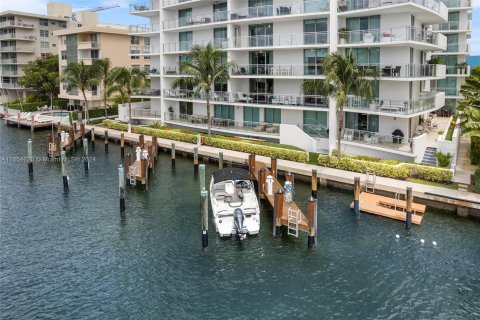 Condominio en venta en Bay Harbor Islands, Florida, 3 dormitorios, 236.62 m2 № 1356786 - foto 30