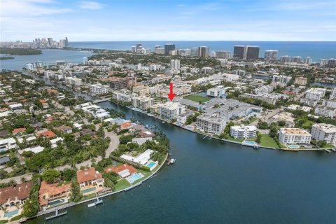 Condominio en venta en Bay Harbor Islands, Florida, 3 dormitorios, 236.62 m2 № 1356786 - foto 1