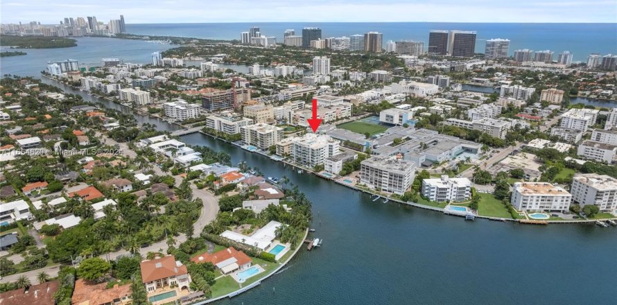 Condominio en Bay Harbor Islands, Florida, 3 dormitorios  № 1356786