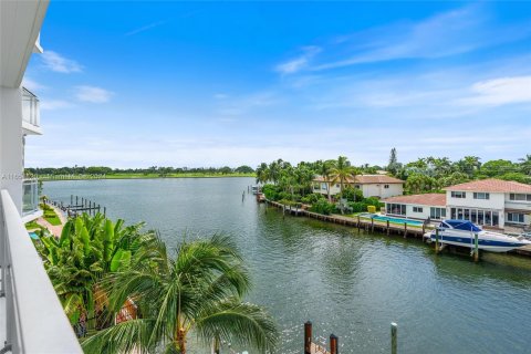 Condo in Bay Harbor Islands, Florida, 3 bedrooms  № 1356786 - photo 5