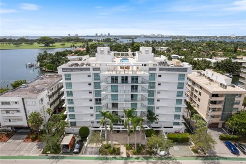 Condominio en venta en Bay Harbor Islands, Florida, 3 dormitorios, 236.62 m2 № 1356786 - foto 28