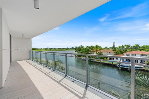 Condominio en venta en Bay Harbor Islands, Florida, 3 dormitorios, 236.62 m2 № 1356786 - foto 10