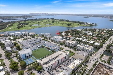 Condo in Bay Harbor Islands, Florida, 3 bedrooms  № 1356786 - photo 29