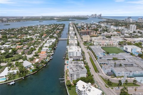 Condo in Bay Harbor Islands, Florida, 3 bedrooms  № 1356786 - photo 26