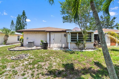 Villa ou maison à vendre à Lake Worth, Floride: 2 chambres, 125.05 m2 № 1226804 - photo 1