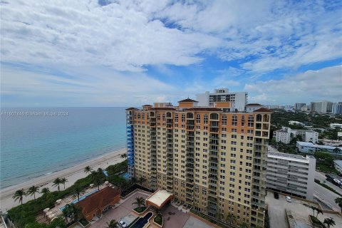 Condominio en venta en Hallandale Beach, Florida, 2 dormitorios, 115.94 m2 № 1228889 - foto 3