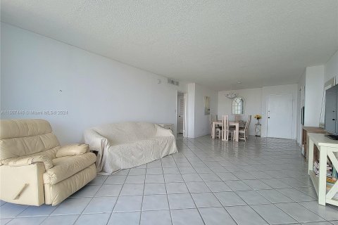 Condominio en venta en Hallandale Beach, Florida, 2 dormitorios, 115.94 m2 № 1228889 - foto 10